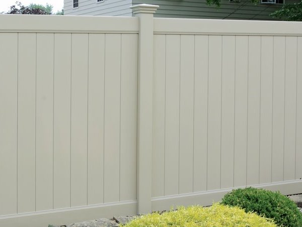 Decorative residential fencing in Kentucky