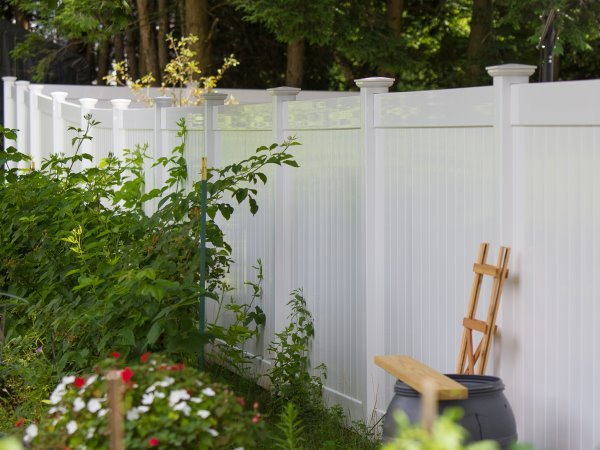 Privacy residential fencing in Kentucky